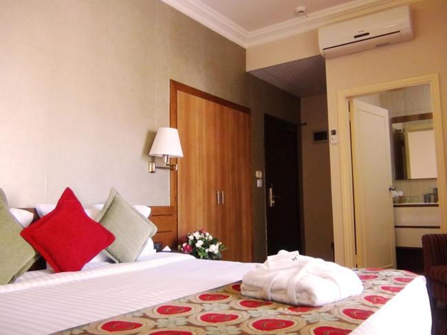 Orient Prince Hotel Beirut Room photo